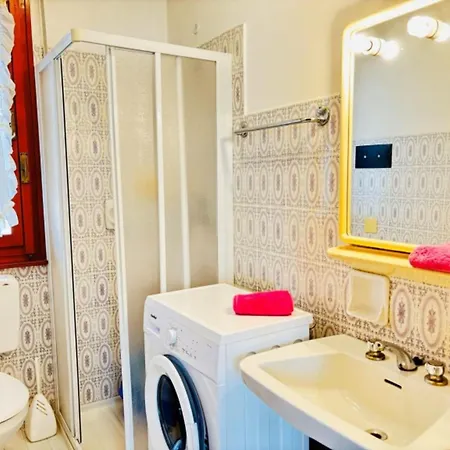 아파트 Flat With Sunny Balcony