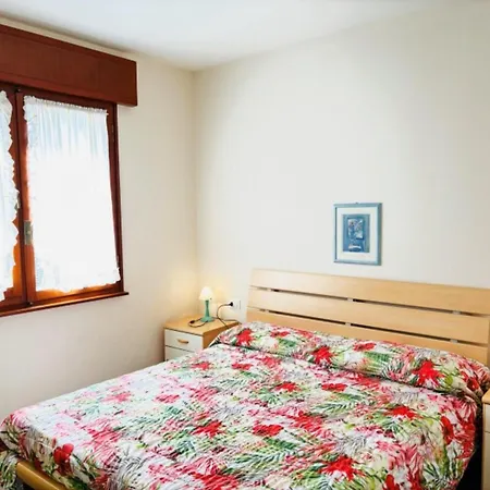 아파트 Flat With Sunny Balcony *