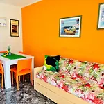 Flat With Sunny Balcony *