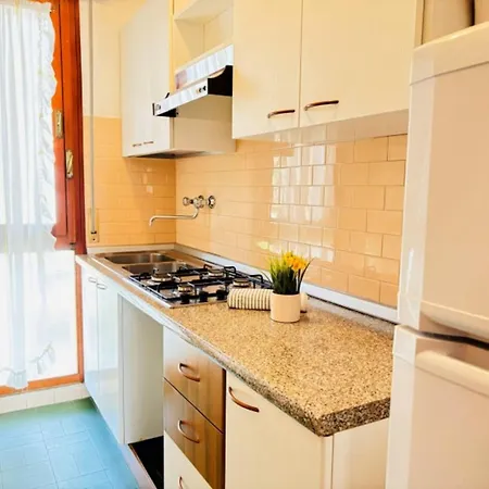 Flat With Sunny Balcony * Μπιμπιόνε