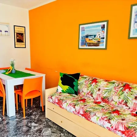 Flat With Sunny Balcony *