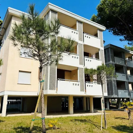 Апартаменты Flat With Sunny Balcony Бибионе
