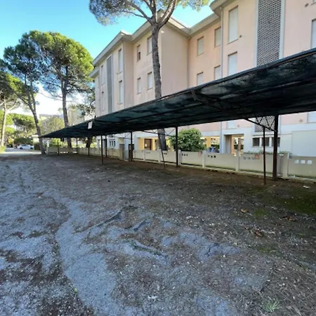 Flat With Sunny Balcony